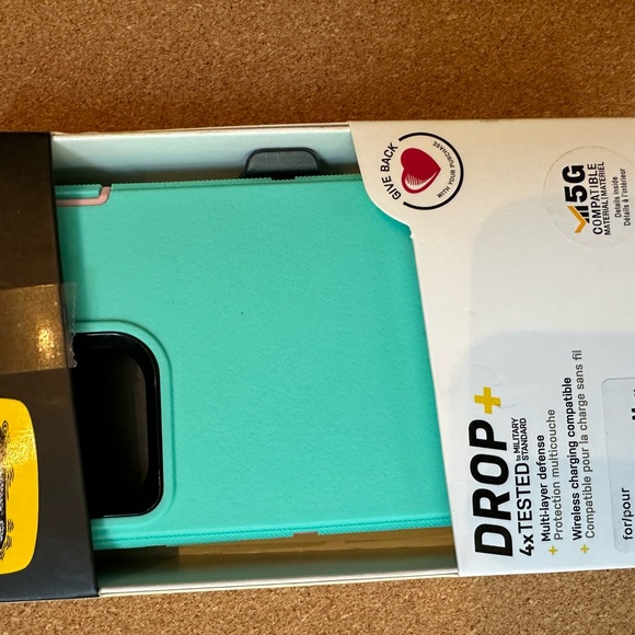 Cell protector for iPhones 15 Pro Max - Picture 4 of 5